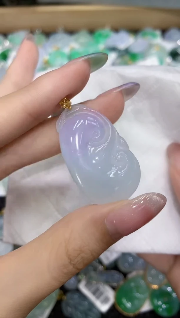 翡翠18K金镶嵌颈饰111111111111