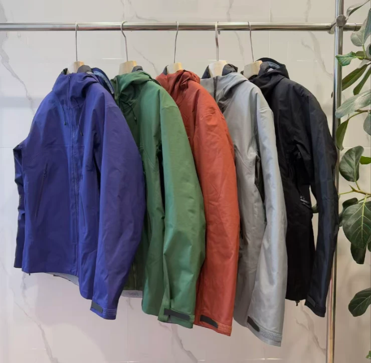 【三合一冲锋衣】女款户外休闲连帽防风外套