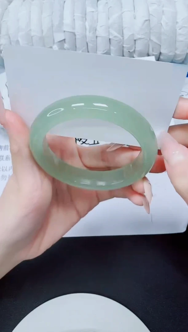 未镶嵌手镯石英质玉111/64.6AAA