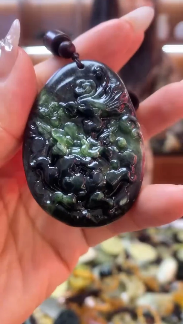 未镶嵌蛇纹石玉吊坠