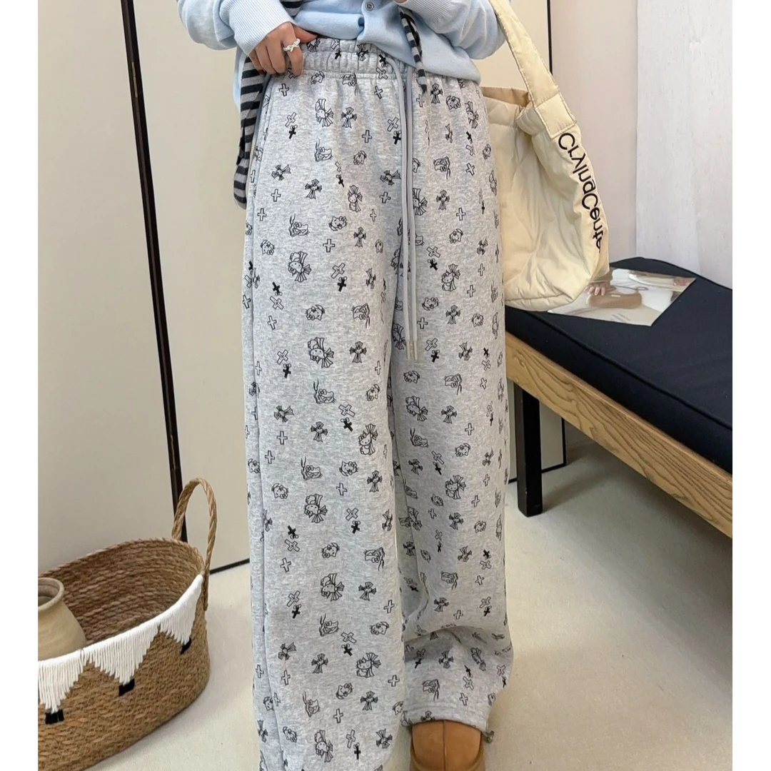 程程甄选  韩系设计感卡通十字满印加绒直筒休闲裤9081