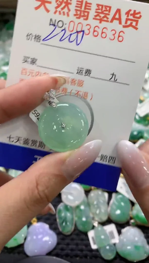 颈饰18K金镶嵌翡翠1111111111111111