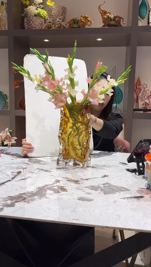 设计师款琥珀色花瓶