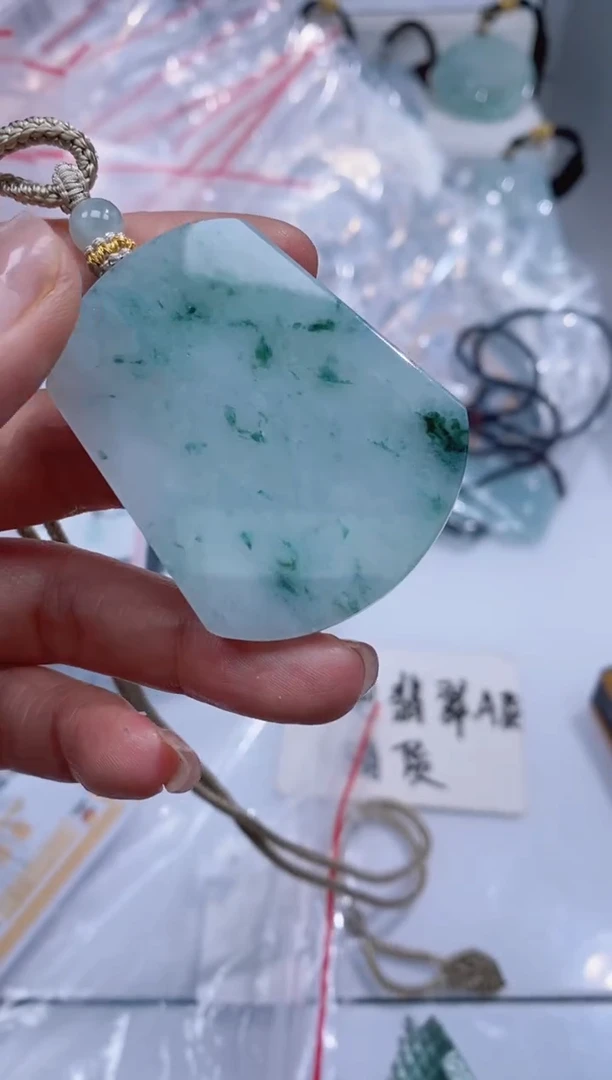 颈饰未镶嵌翡翠吊坠