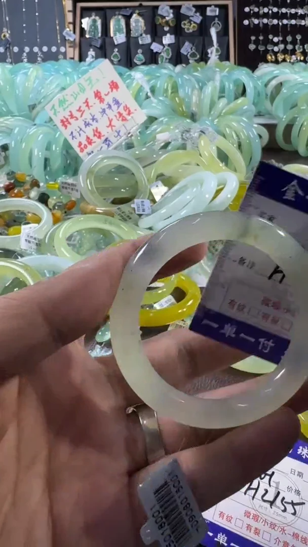 未镶嵌蛇纹石玉手镯1