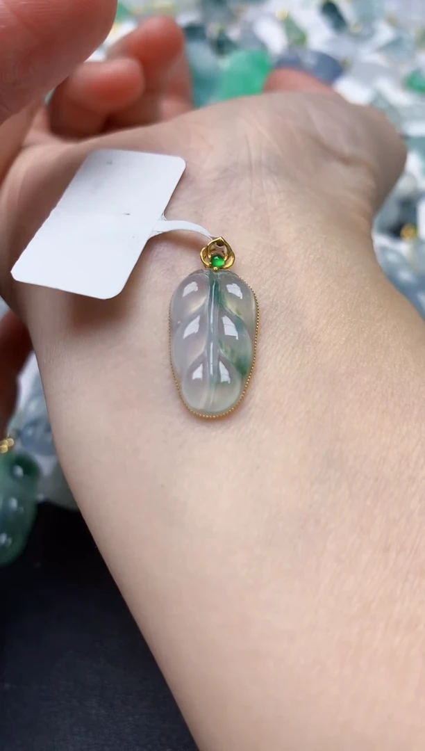 颈饰18K金镶嵌翡翠天然缅甸A货翡翠