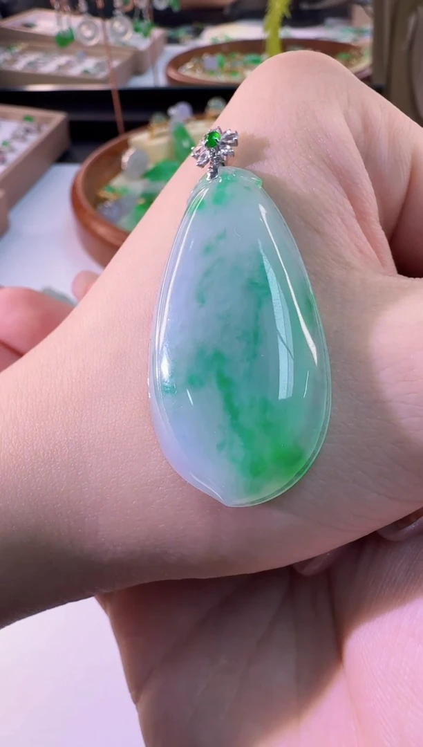 【闪购商品】翡翠颈饰18K金镶嵌缅甸翡翠A货挂件