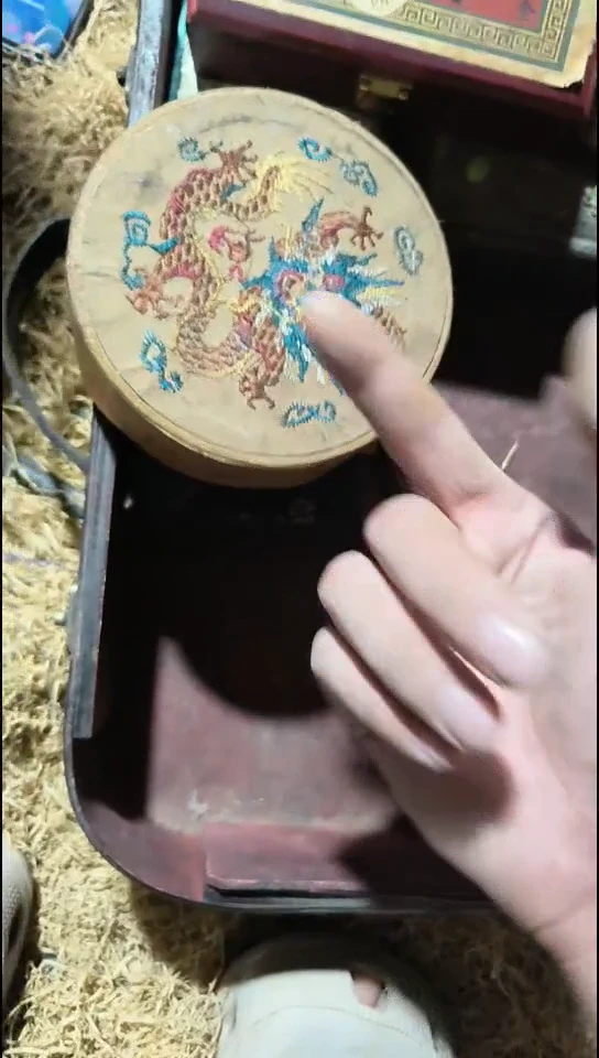 香榧木（1对金镯子带龙圆盒子）