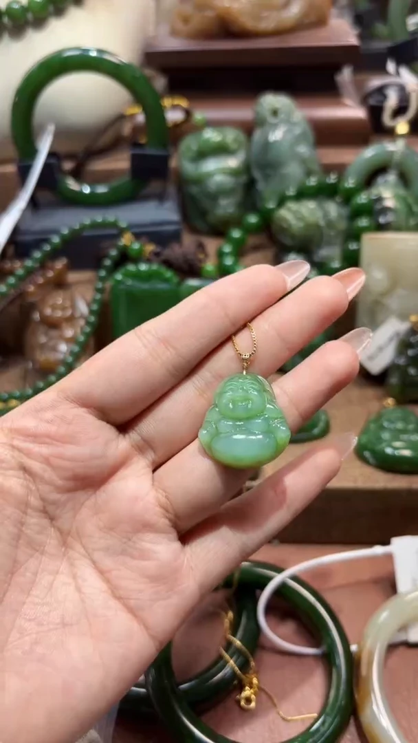 颈饰18K金镶嵌和田玉（碧玉）1