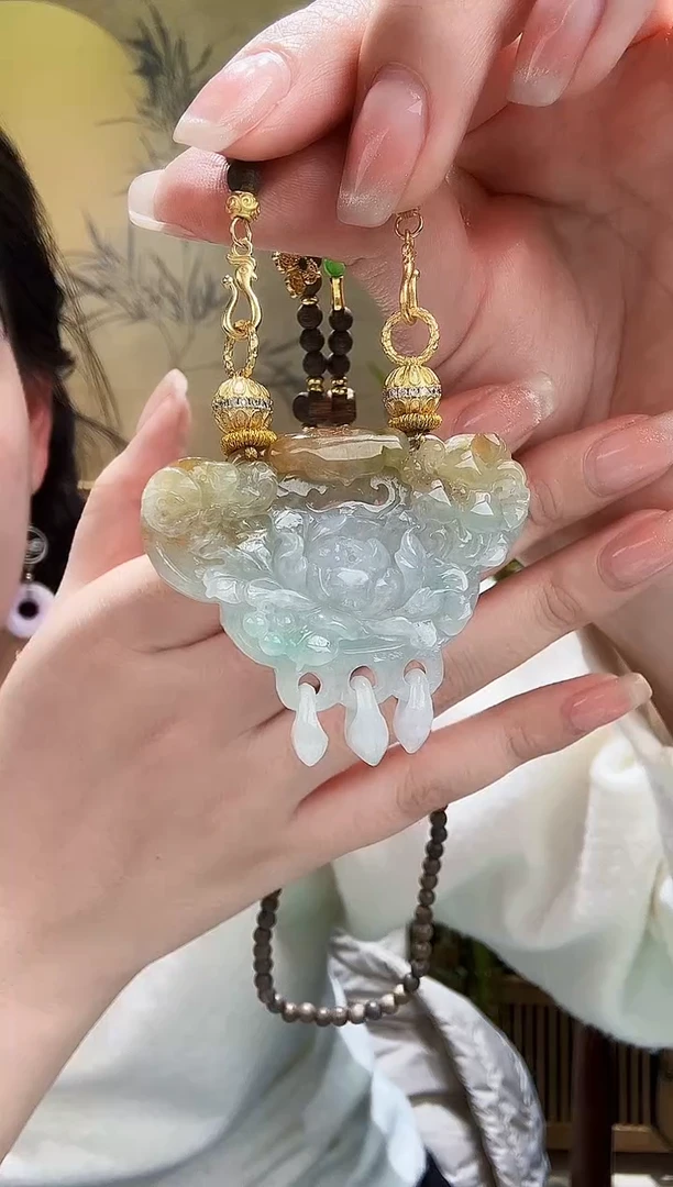 颈饰未镶嵌翡翠吊坠