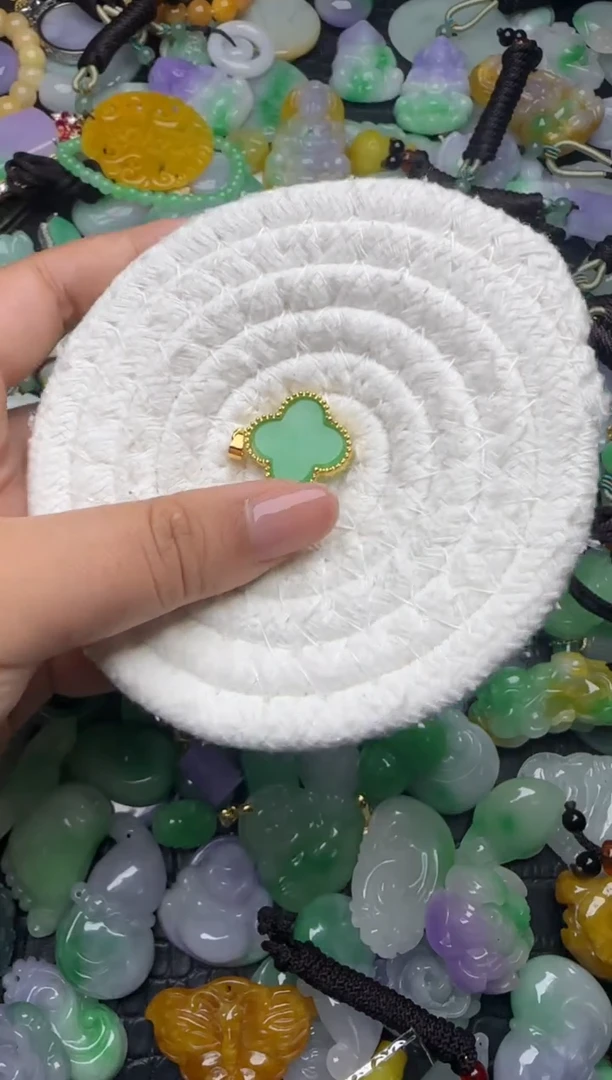 颈饰未镶嵌翡翠缅甸翡翠吊坠