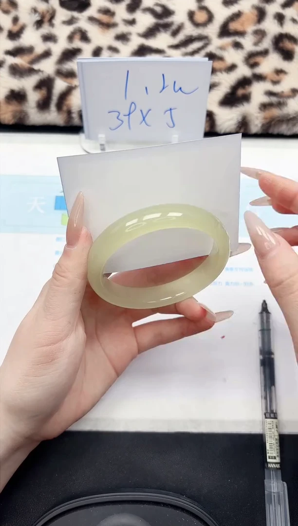 【闪购商品】石英质玉手镯未镶嵌139-61