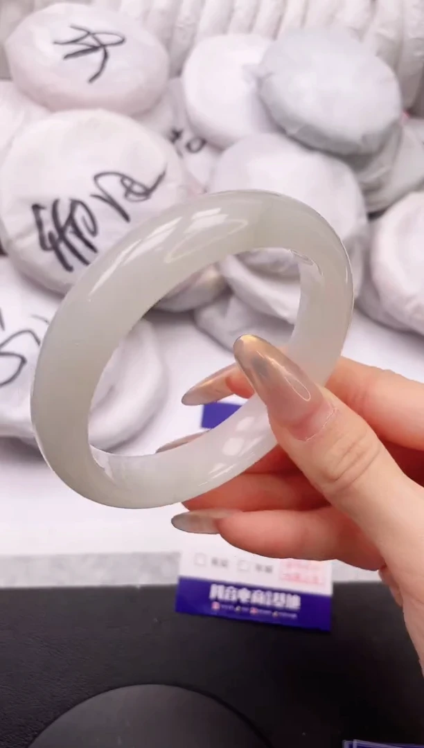 【闪购商品】石英质玉手镯未镶嵌18L20-62