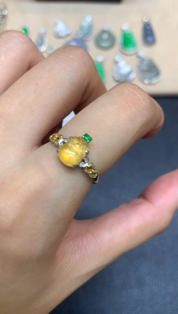 18K金镶嵌戒指翡翠貔貅【无服务费【48小时鉴赏期】