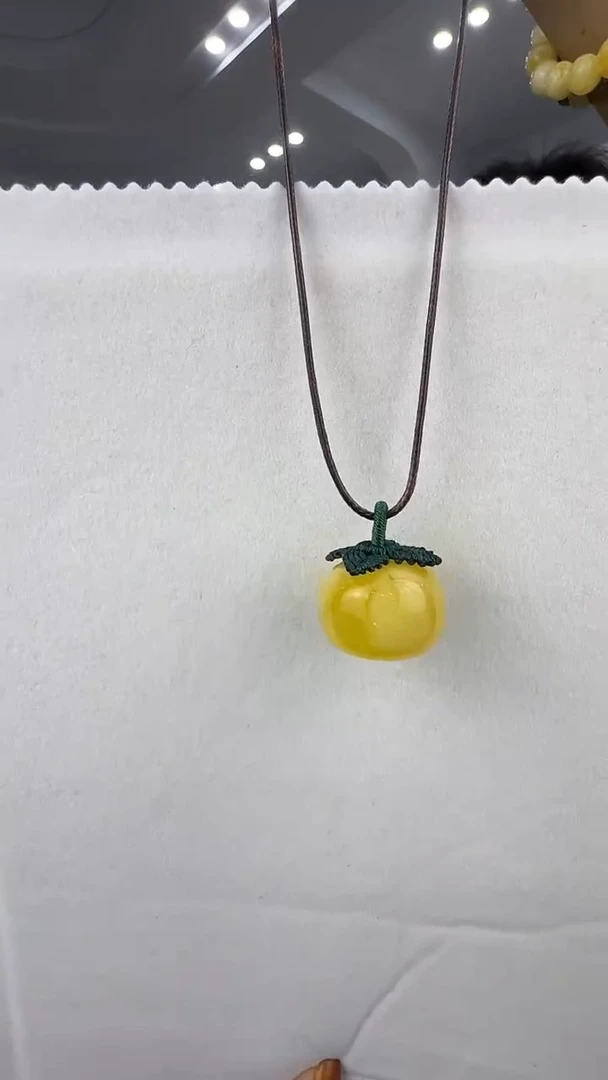 蜜蜡吊坠(赠链)未镶嵌精美的吊坠