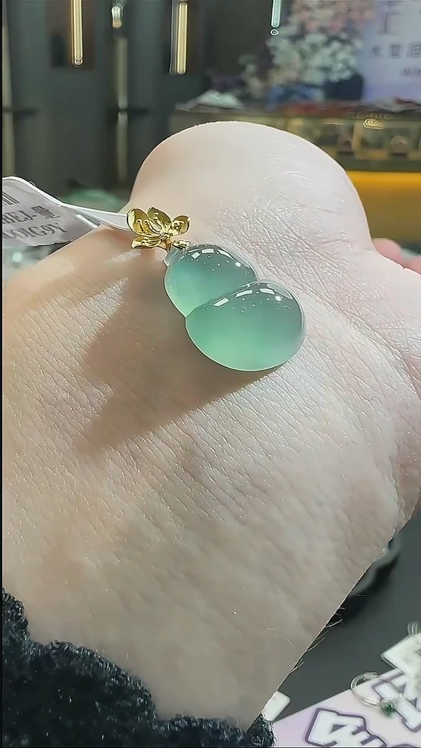 颈饰18K金镶嵌翡翠天然A货翡翠