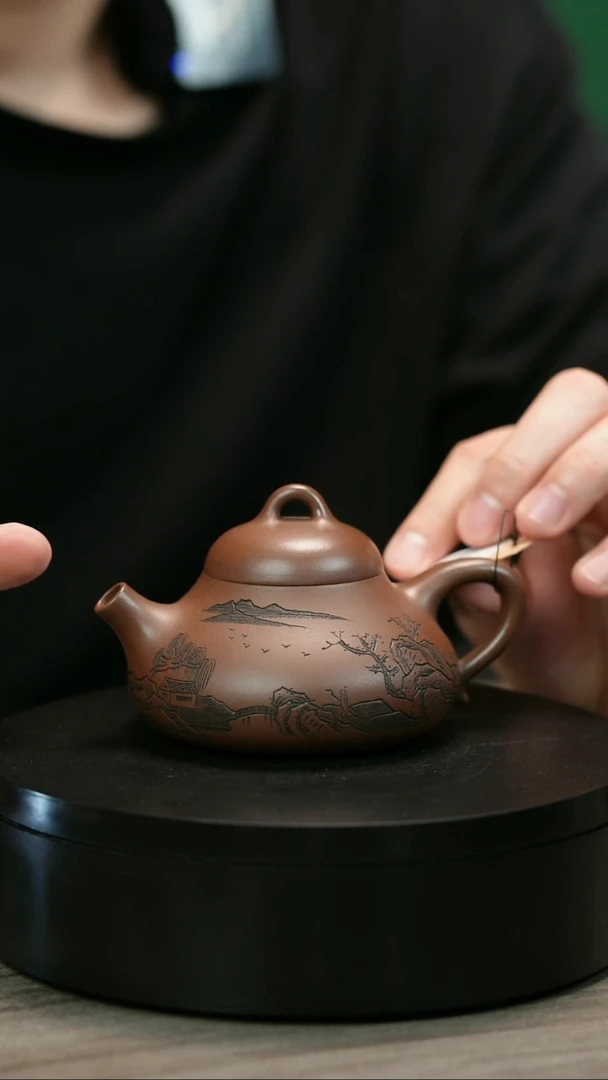 茶壶紫砂鱼***天H1602赵信军山水刻绘容天
