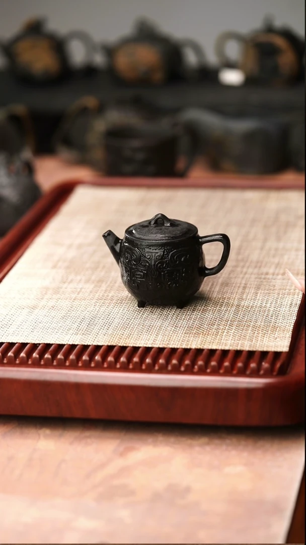 归玉堂冰碛岩重工雕刻小归鸿壶130cc