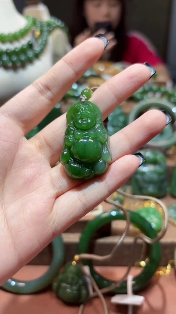 和田玉（碧玉）未镶嵌颈饰1