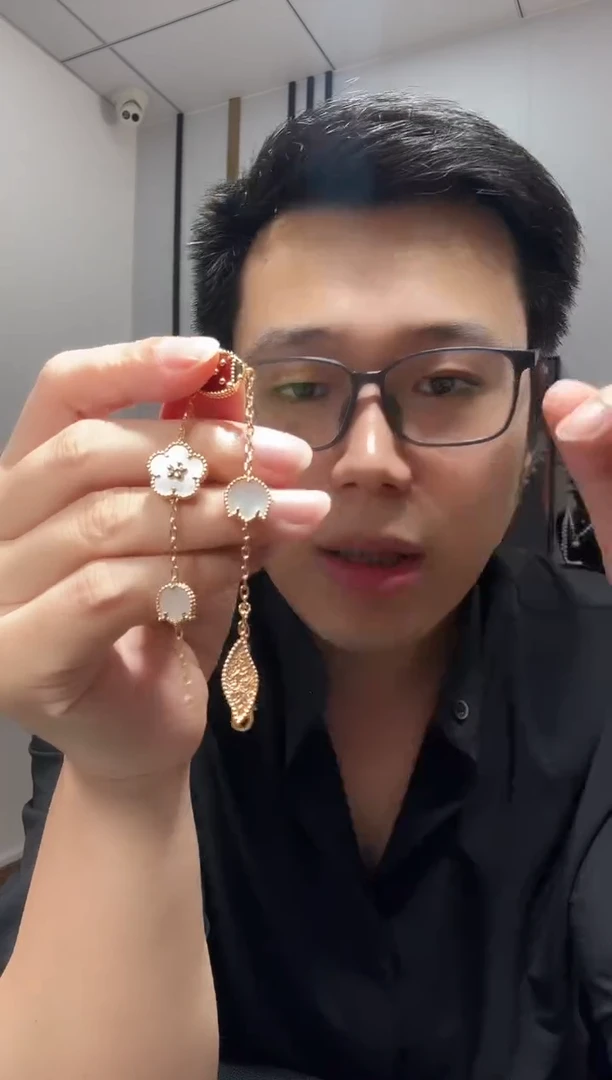 18K金镶嵌贝壳（贝母）手链瓢虫手链
