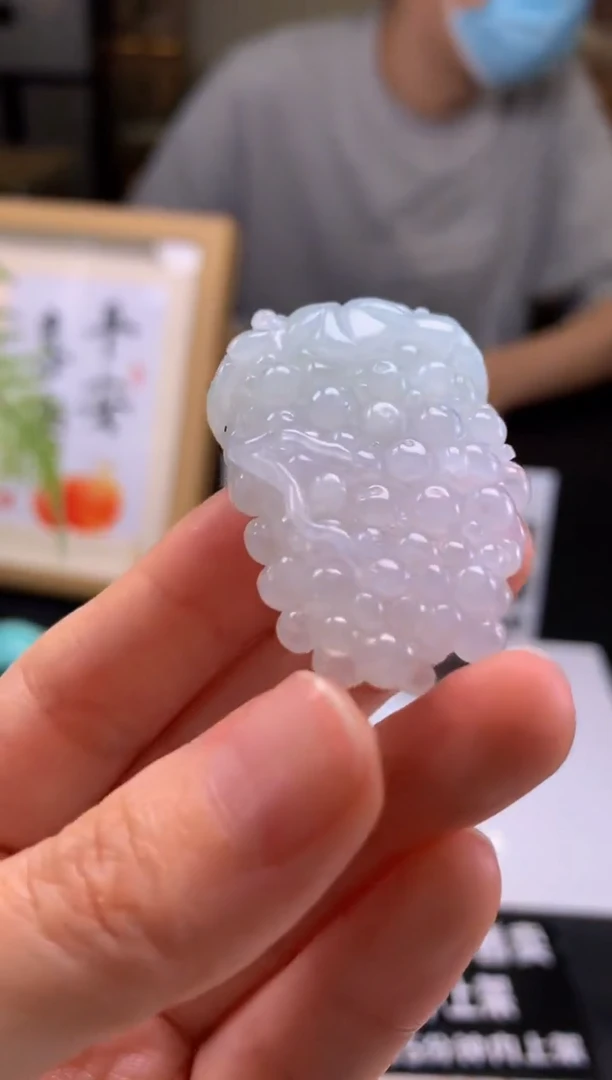 翡翠未镶嵌颈饰---18110