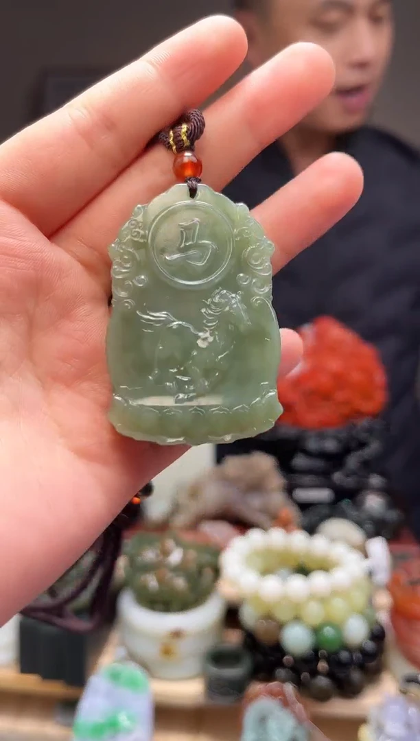 颈饰未镶嵌和田玉吊坠