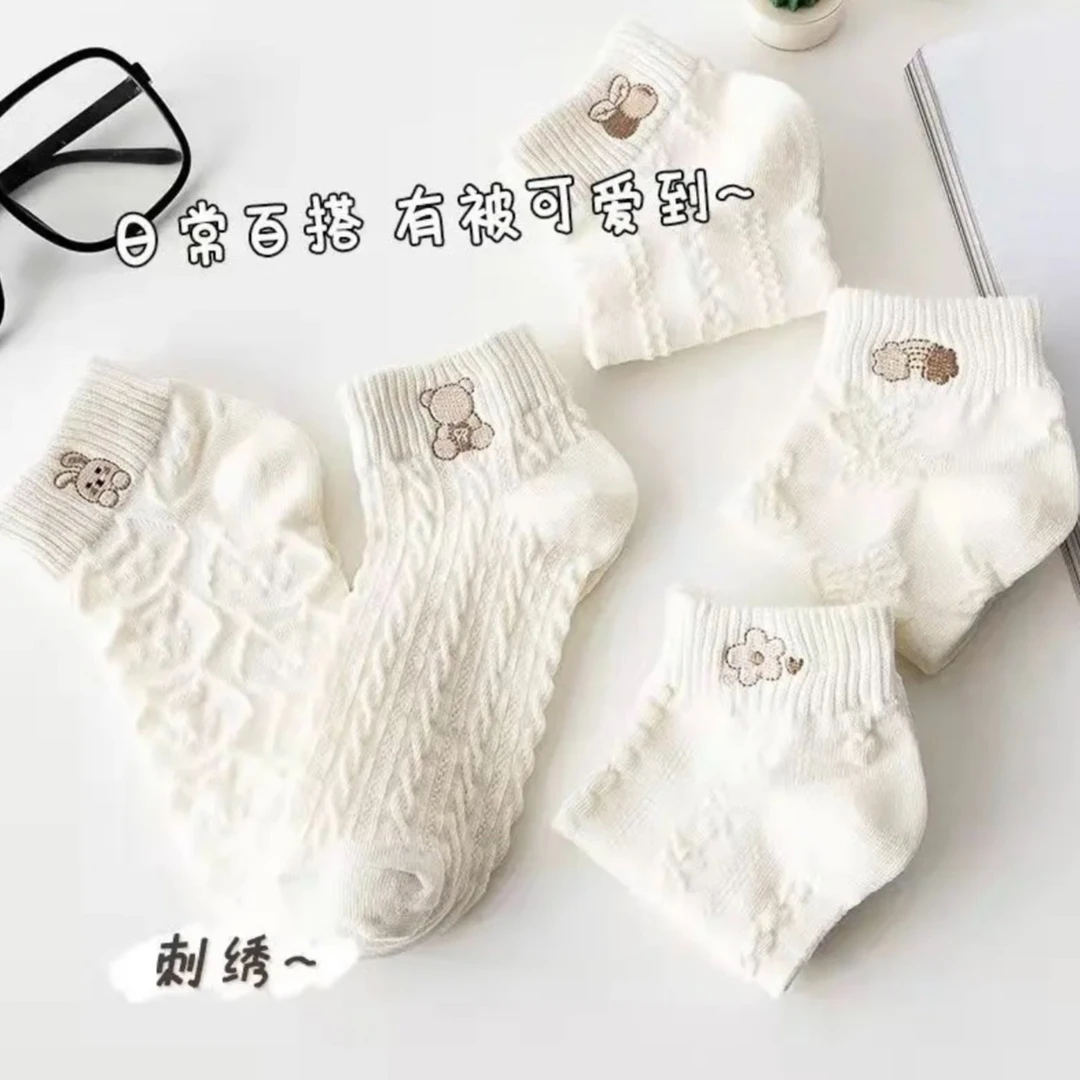 白色卡通短袜舒适透气简约刺绣袜子百搭学生