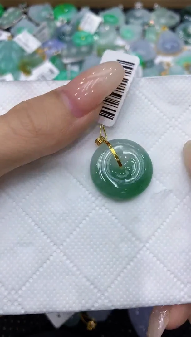 翡翠18K金镶嵌颈饰111111111111