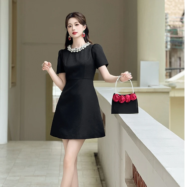 新款法式轻奢时尚显瘦赫本风小个子少女收腰连衣裙21251