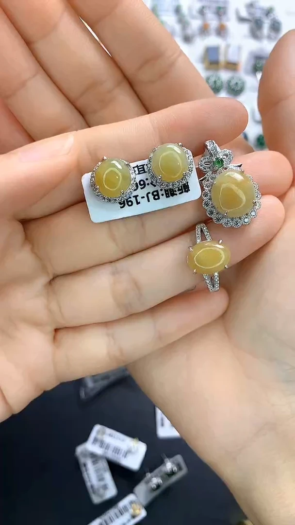 翡翠银S925镶嵌颈饰翡翠 银S925镶嵌 颈饰
