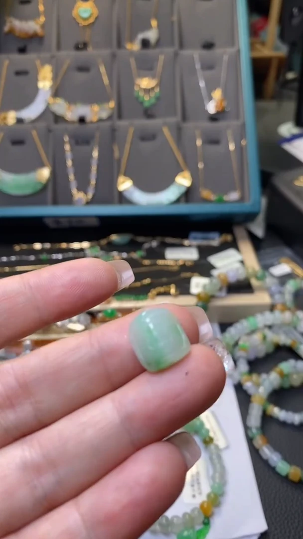 颈饰未镶嵌翡翠净货38035