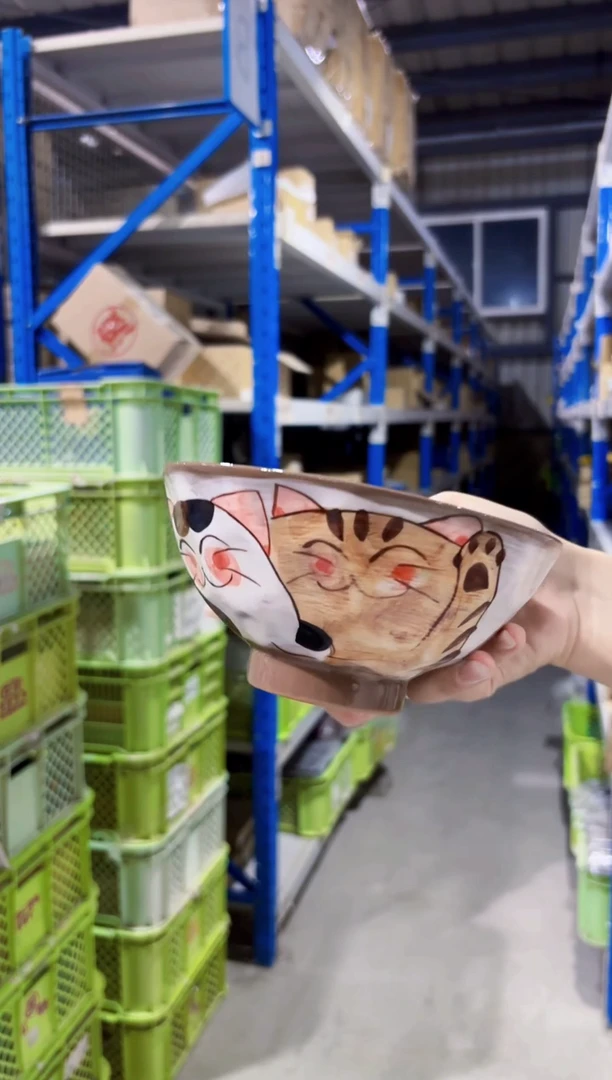 仲良しネコ　たっぷり茶碗（赤）仲良しネコ　たっぷり茶碗（赤）