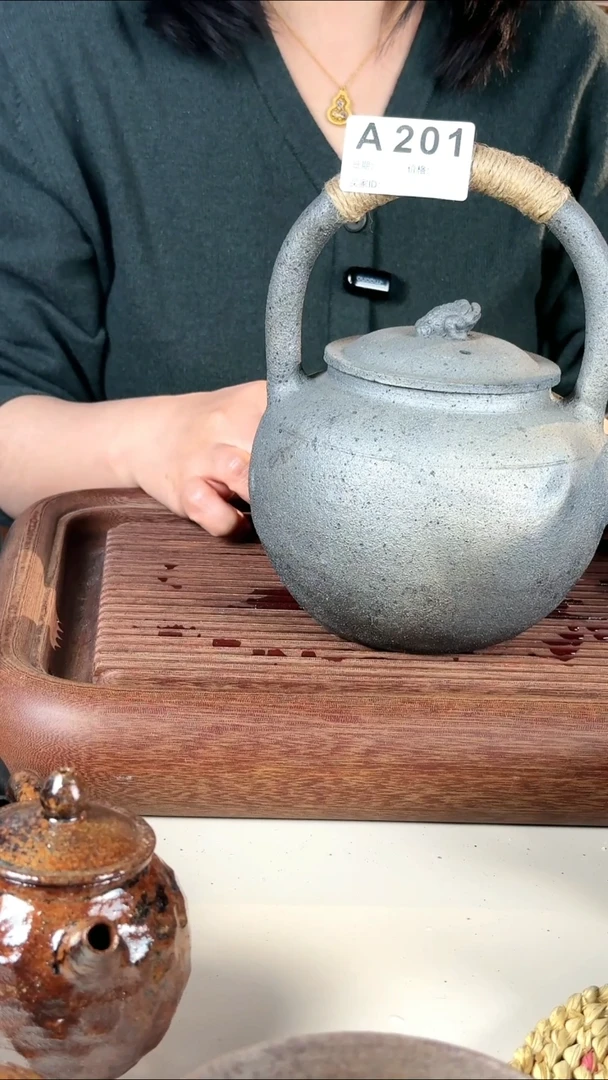 蔚县青砂器金蟾提亮壶