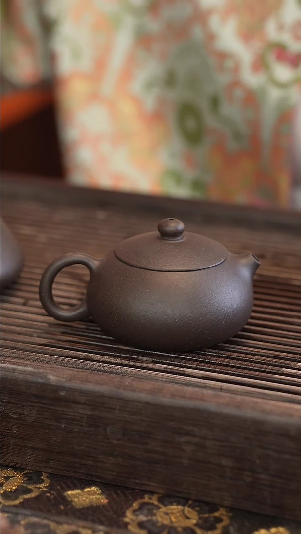 茶壶紫砂扁西施 黑金砂 半手工 140cc