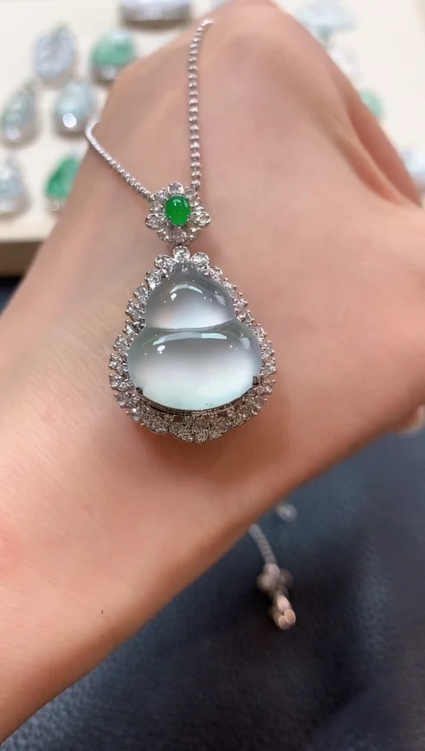 翡翠18K金镶嵌吊坠(不含链)b136