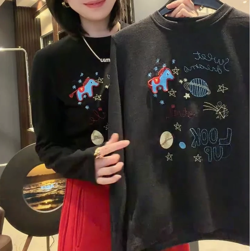 欧洲站2025冬季新款字母图案刺绣t恤女时尚洋气百搭圆领套头上衣