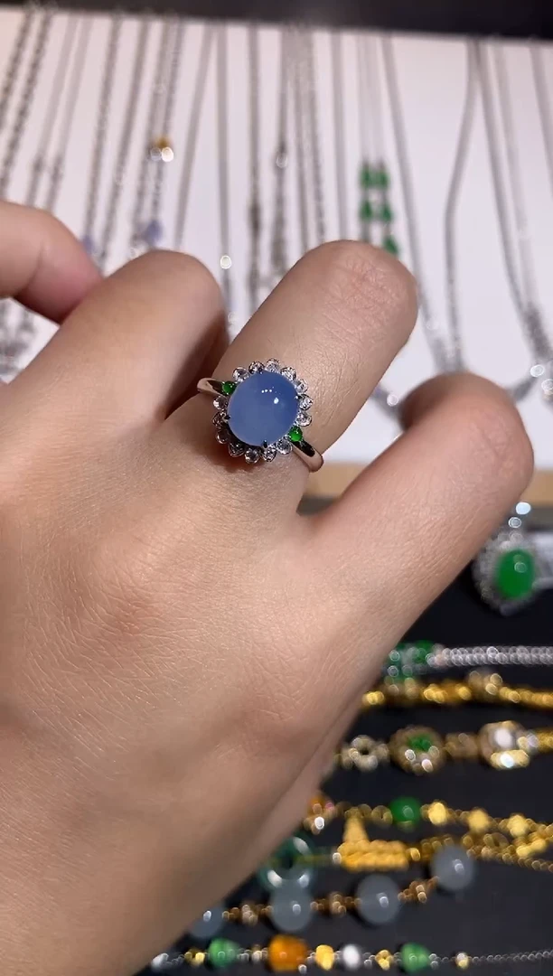 颈饰18K金镶嵌翡翠戒指