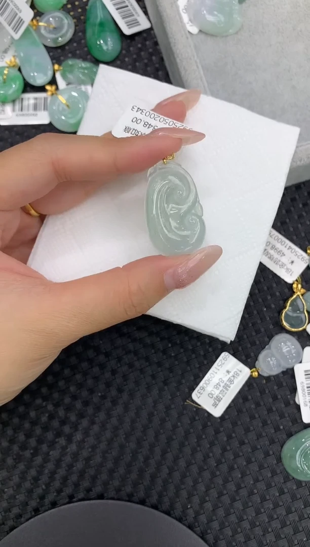 颈饰18K金镶嵌翡翠1111111111