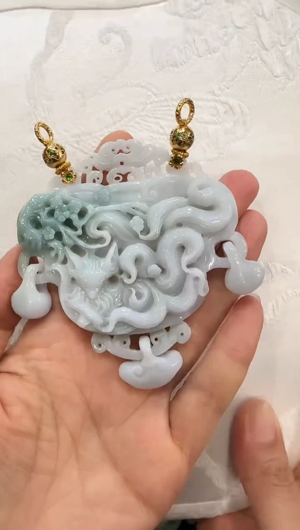翡翠未镶嵌颈饰国风