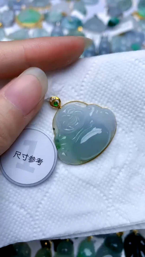 颈饰18K金镶嵌翡翠天然A货翡翠