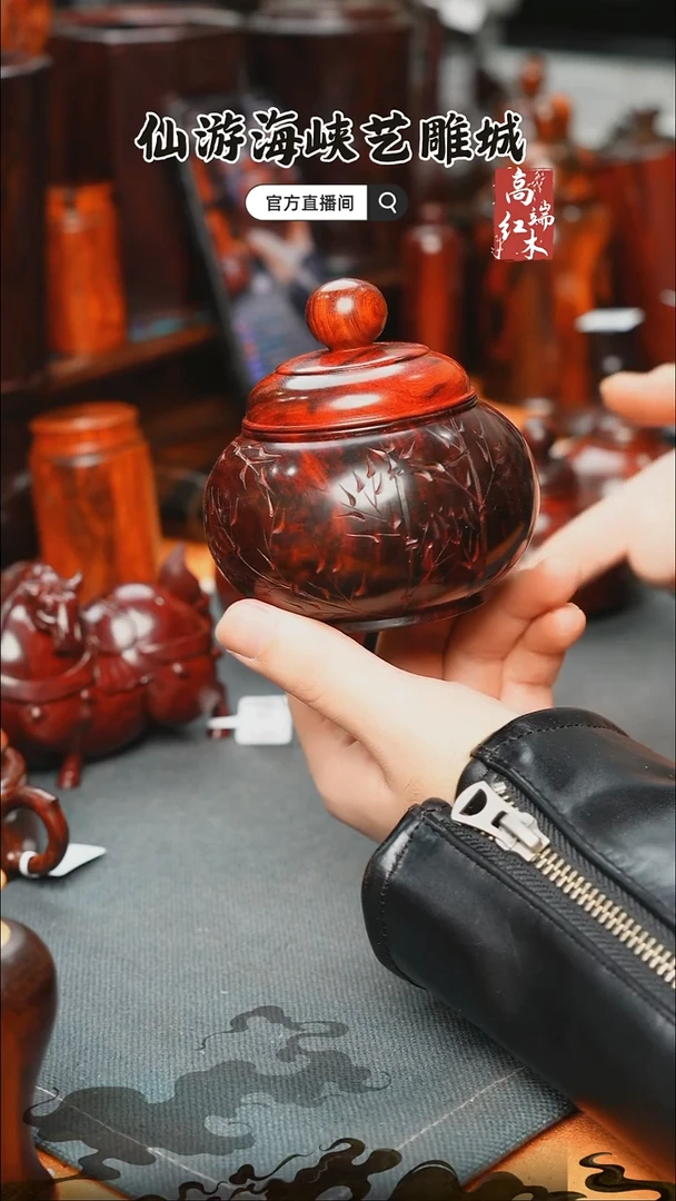 紫檀木类端景台小叶紫檀罐子