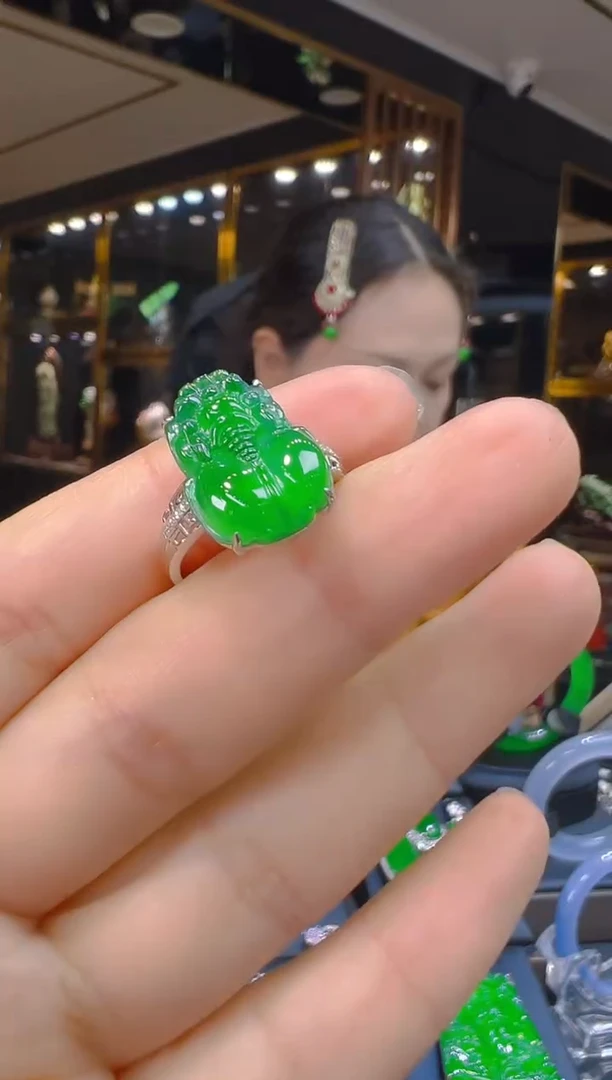 翡翠18K金镶嵌吊坠(赠链)233