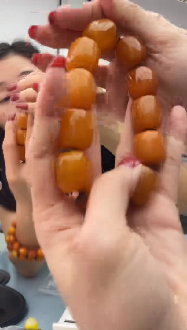 未镶嵌蜜蜡珠宝奇石假一罚十，048.18微瑕发一件