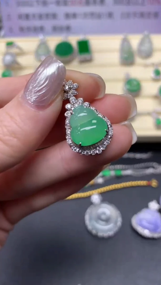 【闪购商品】翡翠吊坠(不含链)18K金镶嵌吊坠|11800+1180