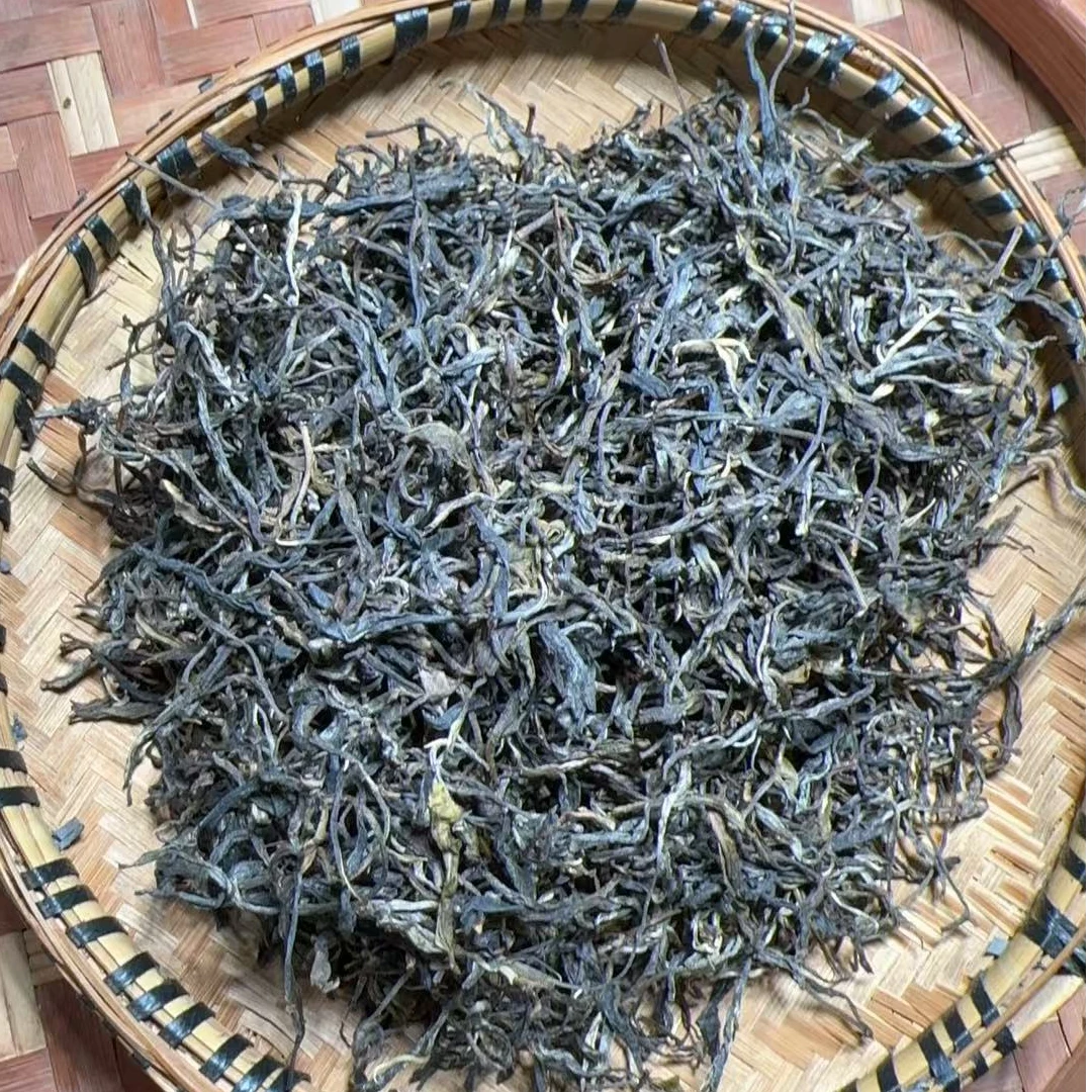 MK1620号 2022年{春}凤冠山古树挑采晒青茶散茶6-28日