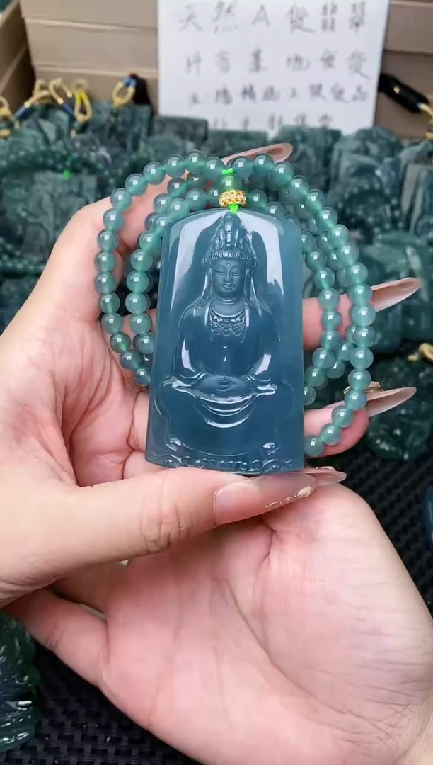 颈饰未镶嵌翡翠