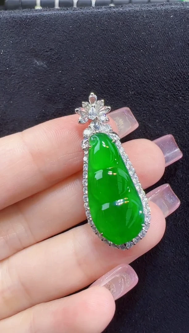 【闪购商品】翡翠吊坠(不含链)18K金镶嵌吊坠
