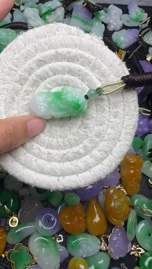 颈饰未镶嵌翡翠缅甸翡翠吊坠