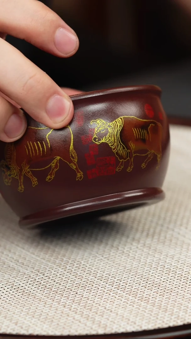 茶壶紫砂石红五牛