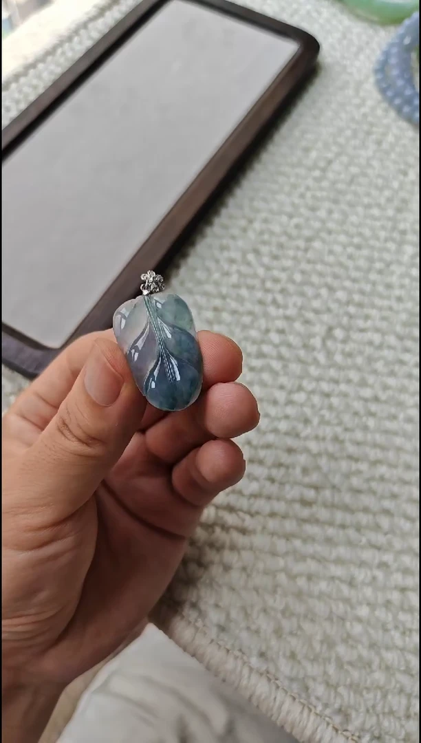 翡翠18K金镶嵌颈饰翡翠颈饰18K金镶嵌